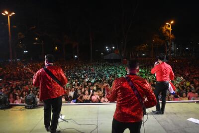 El grupo callado de México brindó un lindo espectáculo musical a los presentes en la plaza de los Héroes de Pilar.