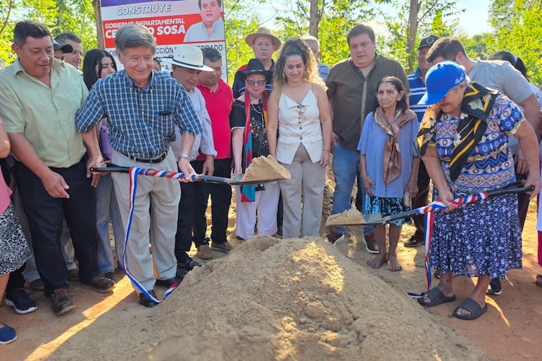 Palada inicial del empedrado Villarrica-Yataity