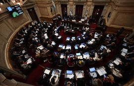 El 26 de diciembre de 2025, el Senado argentino aprobó el primer proyecto de presupuesto de Javier Milei, previamente aprobado por los diputados, lo que supone un impulso para la segunda mitad de su mandato tras dos años de gobernar con cifras desactualizadas.