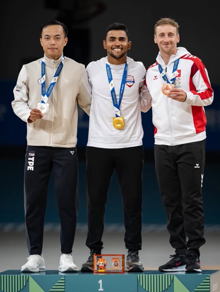 Julio Mirena, campeón mundial de patinaje velocidad.