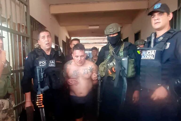 Milciades Giménez Prieto, alias Pacu’i, número 2 del clan Rotela, es sacado de la cárcel de Tacumbú.