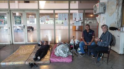 Nenecho Rodríguez no paga a la Caja Municipal y jubilados inician huelga de hambre frente a la Municipalidad de Asunción.