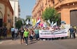 Cientos de personas participan de la marcha en contra de la reforma de la Caja Fiscal planteada por el Poder Ejecutivo.
