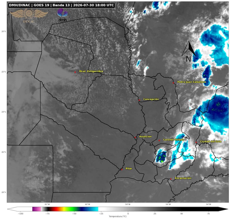 Mapa satelital de Paraguay mostrando datos meteorológicos, nubes y precipitaciones en diferentes regiones del país.