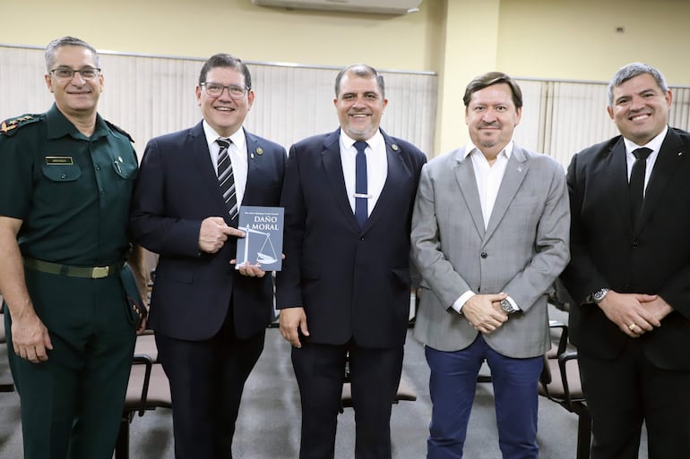 Gral. Felix Aranda, Ing. Lindolfo Ortiz, Gral. Roberto Piñánez, Dr. Lauro Ramírez y Blas Cabaña.
