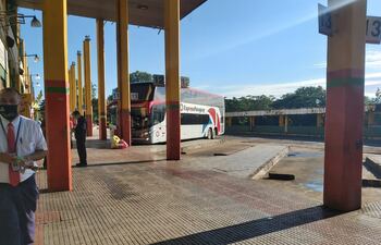 Bajo flujo de pasajeros en la Terminal de Asunción.