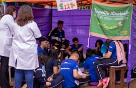 Jóvenes organizan el Juvenfest, por cuarto año consecutivo este viernes, para hablar sobre educación sexual, en la peatonal de San Lorenzo.