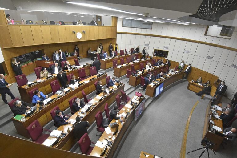 Sesion de la camara de Senado en el congreso de la nacion
Hoy 29 de Octubre de 2025
Gustavo Machado