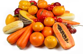 Frutas y verduras de colores vivos.