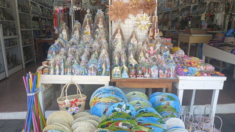 Se puede apreciar una gran cantidad de imágenes y otros artículos.