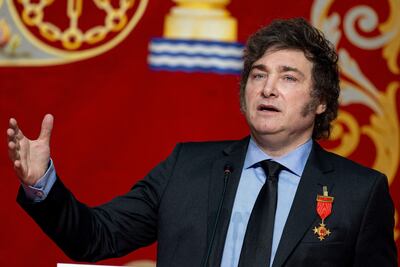 El presidente de Argentina, Javier Milei, interviene durante el acto en el que la presidenta madrileña, Isabel Díaz Ayuso, le entrega la Medalla Internacional de la Comunidad de Madrid, este viernes en la sede del Gobierno regional.