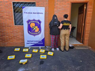La ciudadana boliviana, Priscila Mercado Morales, detenida tras un allanamiento de una vivienda en Villa Elisa. La policía antidrogas se incautó de más de nueve kilos de cocaína y de marihuana.