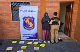 La ciudadana boliviana, Priscila Mercado Morales, detenida tras un allanamiento de una vivienda en Villa Elisa. La policía antidrogas se incautó de más de nueve kilos de cocaína y de marihuana.