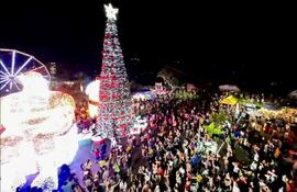 Las luces navideñas permanecerás por unos días más en Ciudad del Este.