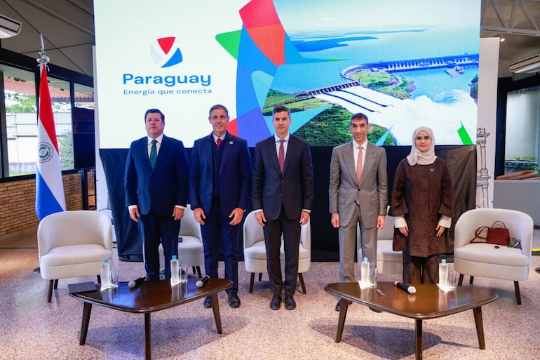 Autoridades de Paraguay y de Emiratos Árabes Unidos
