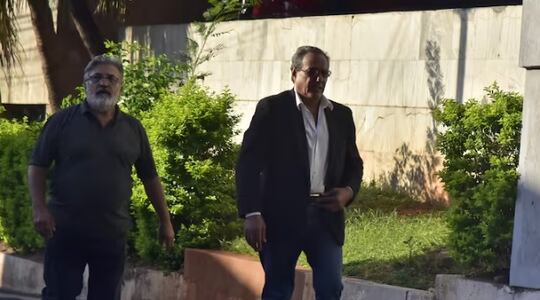 Hugo Javier González Alegre, ex gobernador de Central, llegando hoy al Palacio de Justicia de Asunción.