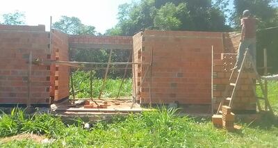 Las 23 viviendas que están siendo construidas en la comunidada La Paloma a cargo del MUVH se encuentran a la altura del techo