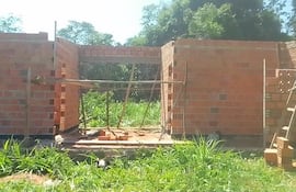 Las 23 viviendas que están siendo construidas en la comunidada La Paloma a cargo del MUVH se encuentran a la altura del techo