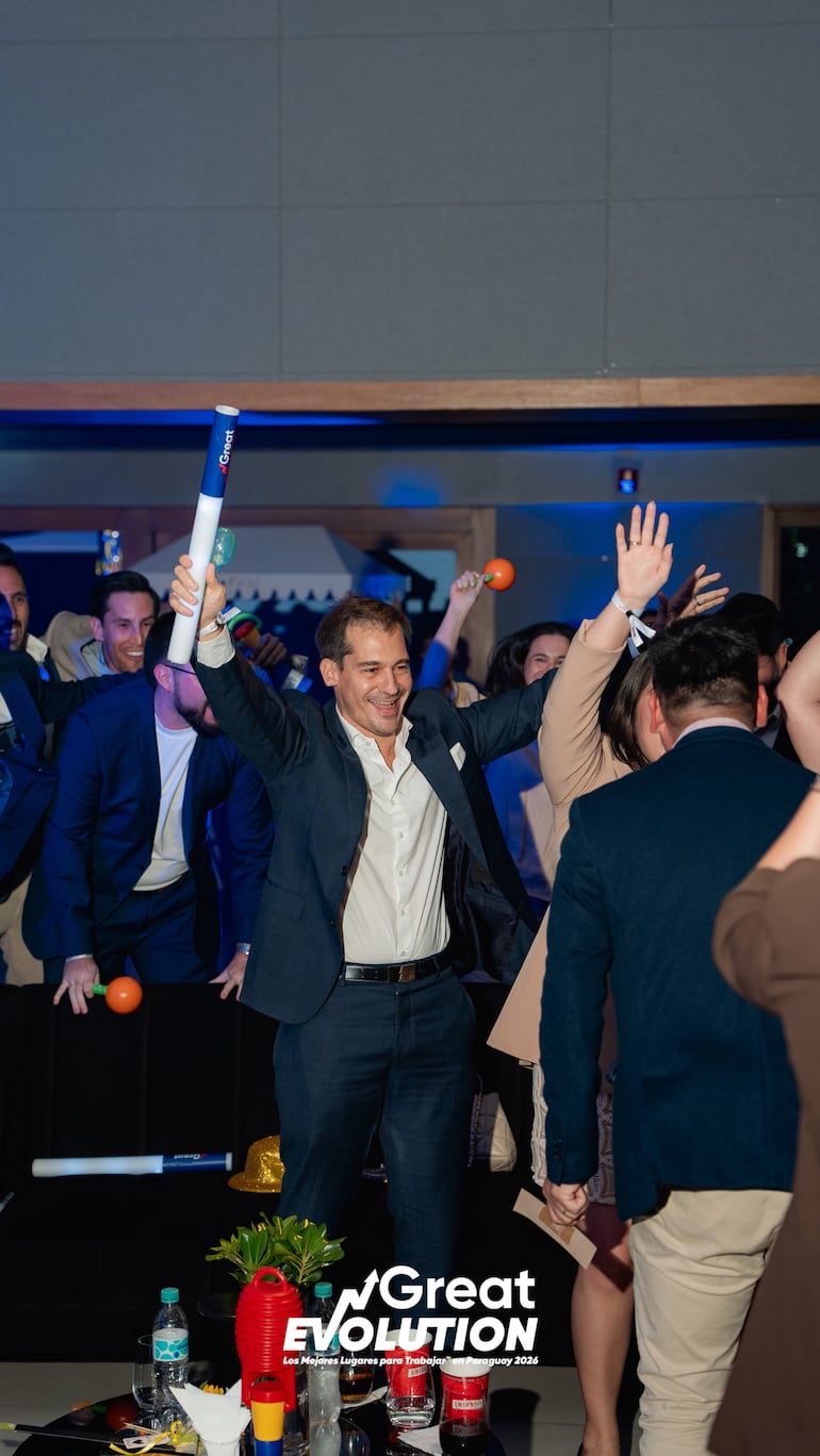 Con mucha algarabía, Elías Saba y sus colaboradores  recibieron el anuncio del ranking de GPTW.