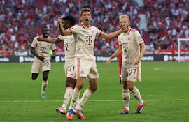 Thomas Müller celebra su gol para el Bayern Munich.