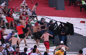 Olimpia Cerro Porteño clásico superclásico incidentes hinchas Defensores del Chaco