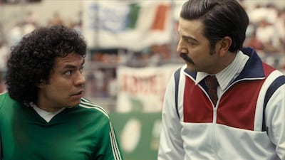 Fotografía cedida este lunes por la plataforma Netflix, que muestra un fotograma de la película "México 86", la nueva película protagonizada por Diego Luna.