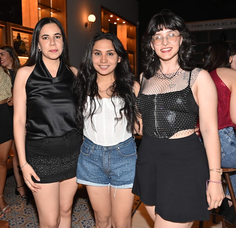 Amira Salomón, Fiorella Barreto y Stephie Sheiber. 