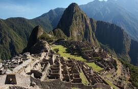 El túnel en construcción en la provincia de La Convención, en el sureste de Perú y actualmente con un avance del 64 %, se convertirá en una ruta alterna para llegar a la ciudadela arqueológica de Machu Picchu, informó el ministro de Transportes y Comunicaciones (MTC), Raúl Pérez Reyes.