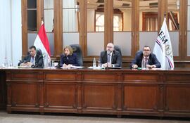 Mienbros del JEM, de izquierda a derecha: el diputado Diego Cándia, la vicepresidenta 1° Alicia Pucheta, el consejero enrique Berni y el senador Derlis Maidana.