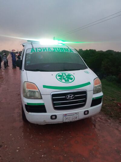 El cuerpo de Mercedes Soledad Machuca fue trasladado en una ambulancia hasta la Morgue Judicial de Asunción para determinar la causa de su muerte.