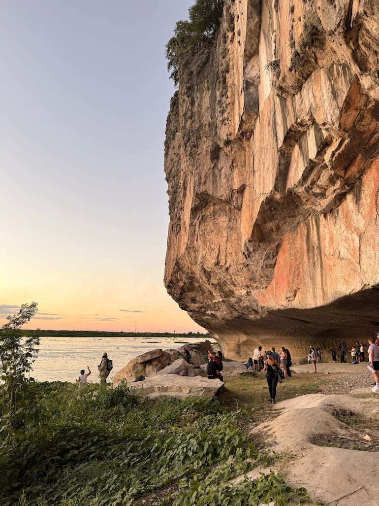 Turismo interno: dos circuitos para observar exóticas aves, conocer una comunidad indígena y visitar cuatro cavernas en Vallemí