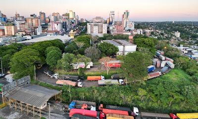Panorámica de la imponente Ciudad del Este desde la zona primaria del Puente de la Amistad. El municipio se consolida como potencia regional.