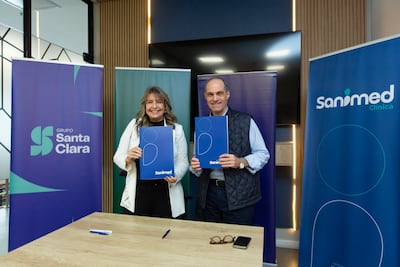 Directivos de Santa Clara y Penta firmaron el acuerdo.