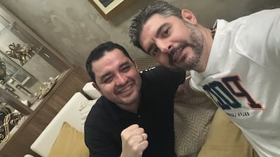 Luis Bello (ANR-HC), ahora intendente de Asuncion, junto a uno de los que lo llevó al cargo, el exintendente Oscar "Nenecho" Rodriguez (ANR-HC). La foto fue publicada por el propio Rodríguez el "miercoles de traición", en un posteo contra Bello y Latorre.