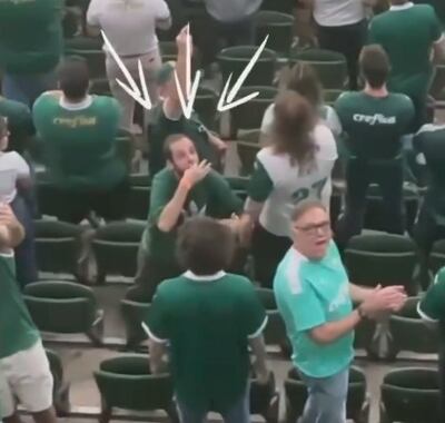 El hincha de Palmeiras que realizó gestos racistas a los aficionados de Cerro Porteño en el Allianz Parque.