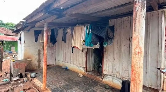Los compatriotas eran mantenidos en condiciones deplorables en esta vivienda.