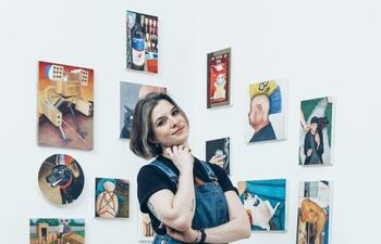 Victoria Bedoya es artista visual, actualmente culmina su carrera de grado en artes en la Universidad Nacional de Asunción.