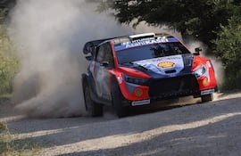 Ott Tänak, con el Hyundai i20 N Rally1, lidera el Rally de Grecia 2025.