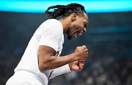 Darius Garland festeja el triunfo de Cavaliers sobre Utah.