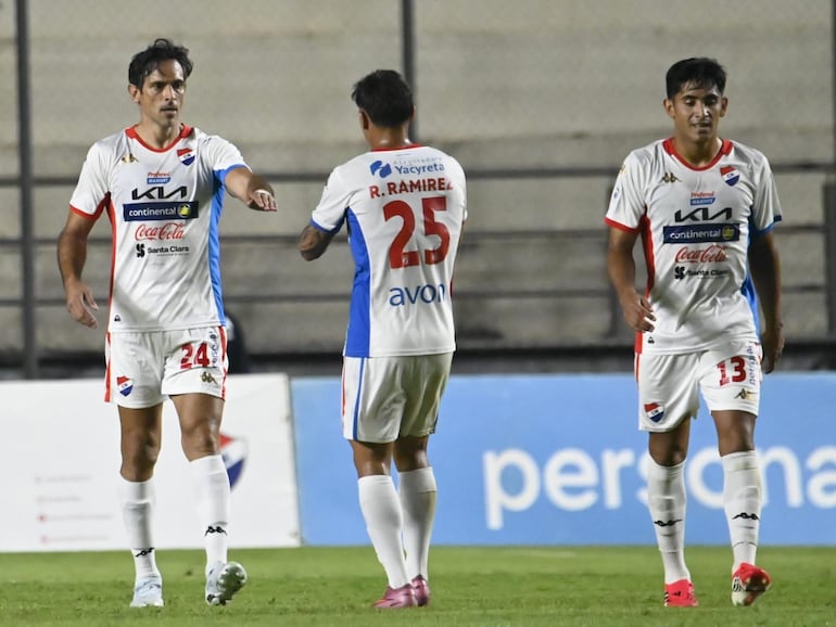 Roque Santa Cruz (24), futbolista de Nacional, celebra un gol en el partido frente a Olimpia por la fecha 2 del torneo Clausura 2026 de la Primera División de Paraguay en el estadio Arsenio Erico, en Asunción, Paraguay.