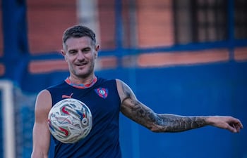 El experimentado delantero argentino, Pablo Ezequiel Vegetti (37 años) está para tener su primera titularidad con la camiseta de Cerro Porteño.