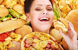 Mujeres flacas que aseguran comer todo lo que quieren y no engordar, ¿existen? ¿es cierto? El bienestar depende de cuánto amemos nuestro cuerpo, descartando de entrada los estereotipos y las comparaciones. Toda persona en su peso normal, ser verá y sentirá muy bien.