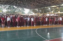 La foto corresponde al dia lunes, cuando los alumnos del CREP regresaron a las actividades académicas, sin embargo las clases presenciales fueron interrumpidas abruptamente por falta de energía eléctrica. En total 1.700 alumnos vuelven a la modalidad virtual.