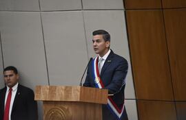 El presidente Santiago Peña da su informe de gestión en el Congreso.