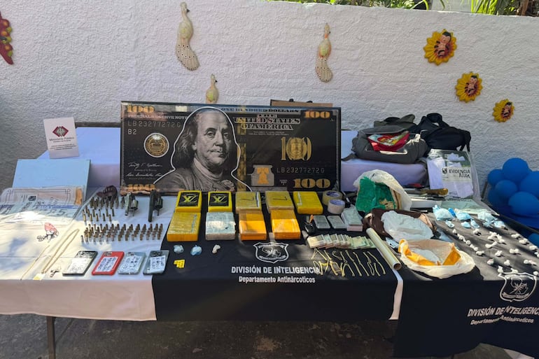 Las evidencias halladas durante el operativo realizado ayer.