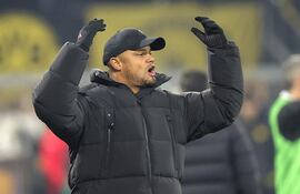Dortmund (Germany), 30/11/2024.- Head coach Vincent Kompany of Munich reacts during the German Bundesliga soccer match between Borussia Dortmund and FC Bayern Munich in Dortmund, Germany, 30 November 2024. (Alemania, Rusia) EFE/EPA/FRIEDEMANN VOGEL CONDITIONS - ATTENTION: The DFL regulations prohibit any use of photographs as image sequences and/or quasi-video.