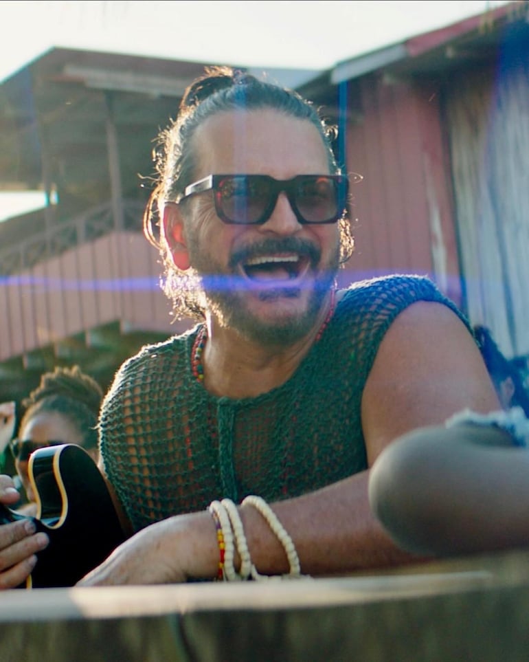 "Las sonrisas de las fotos son de verdad, son de alegría y celebración", destacó Ricardo Arjona. (Instagram/Ricardo Arjona)