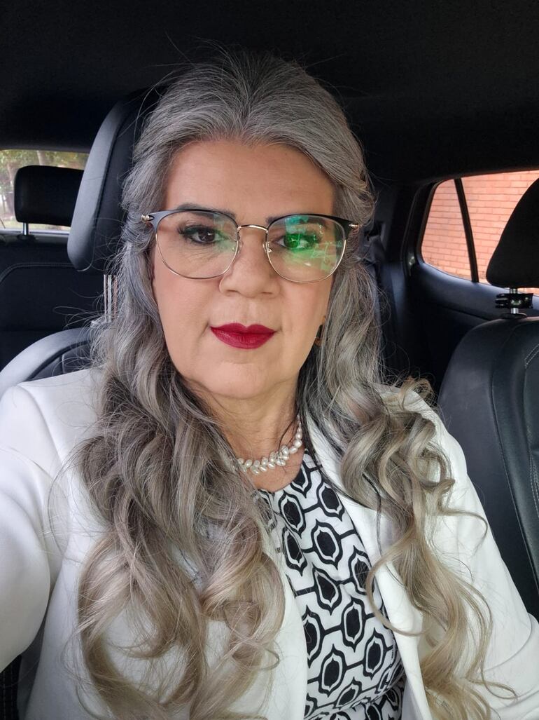 La hija del propietario del inmueble, Isis Casamayouret.