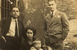 Narciso R. Colmán junto a  Victoria (‘China’) Mersán, su hija, a mediados de la década de 1920.