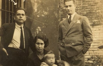 Narciso R. Colmán junto a Victoria (‘China’) Mersán, su hija, a mediados de la década de 1920.